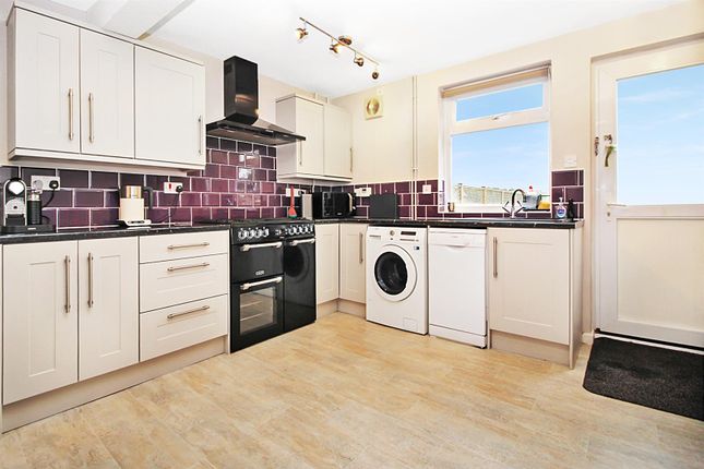 46, Woodcock Avenue, High Wycombe photo 2