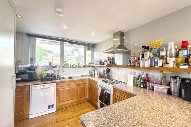 57, Winterfold Close, Southfields photo 3