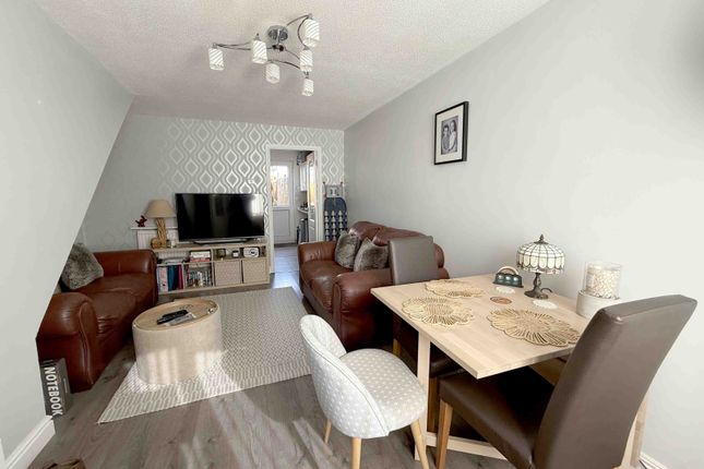 9 Clos Tygwyn, Gowerton, Swansea photo 3