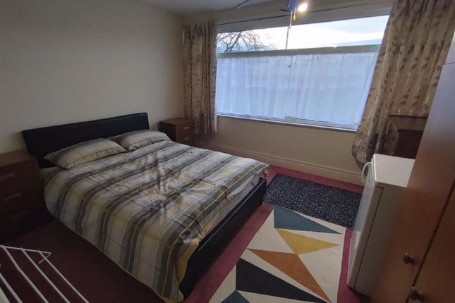 Room 5, 10, Wimpole, Wellingborough photo 2