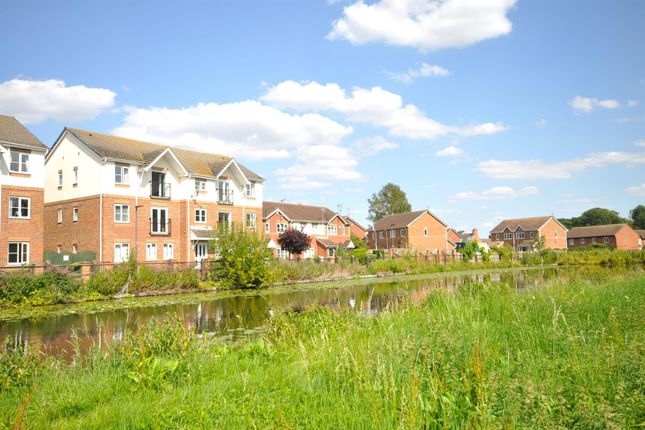 Thumbnail Flat for sale in Dunstan Drive, Thorne, Doncaster
