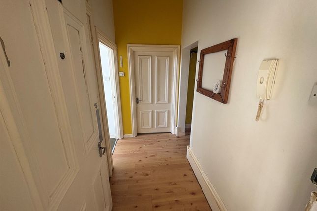 Flat 10, 3, Upgang Lane, WHITBY photo 4