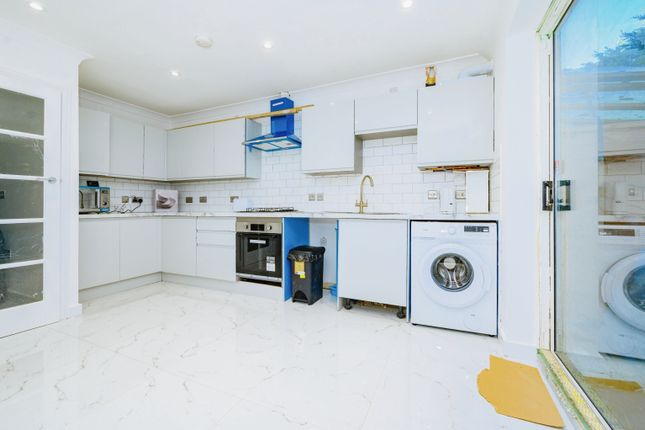 35, Dunraven Avenue, Bedfordshire photo 4