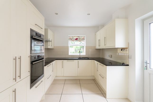 3 Brockham Row, Middle Street, Betchworth photo 3