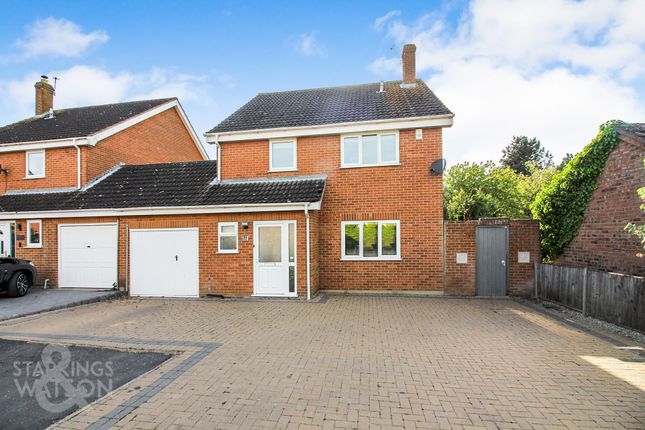 4 bed link-detached house for sale in Ropes Walk, Blofield, Norwich NR13