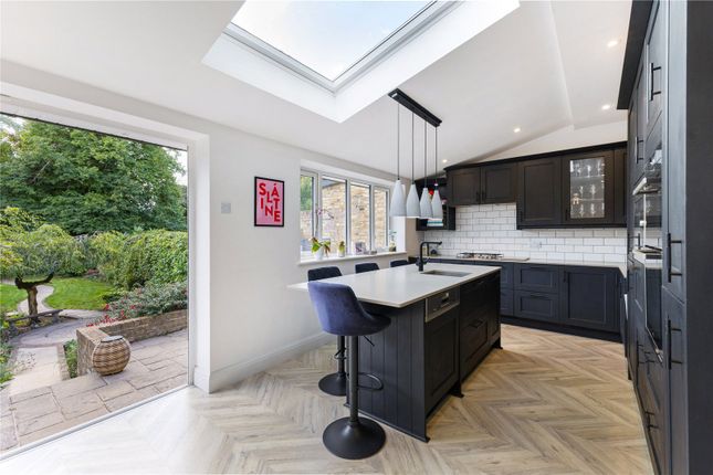 14, Dickinson Avenue, Rickmansworth photo 2
