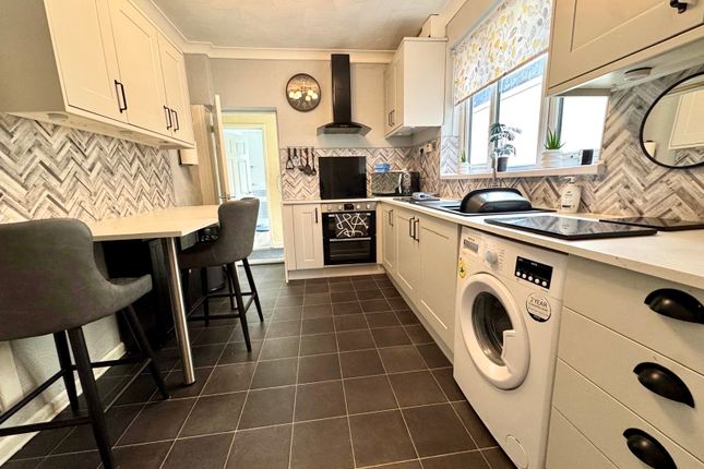 36 Williams Place, Merthyr Tydfil photo 4