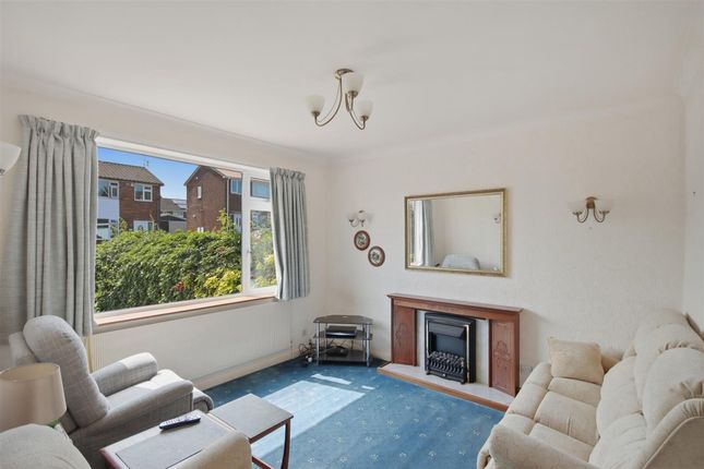 8 Glenfield Crescent, Chesterfield photo 4