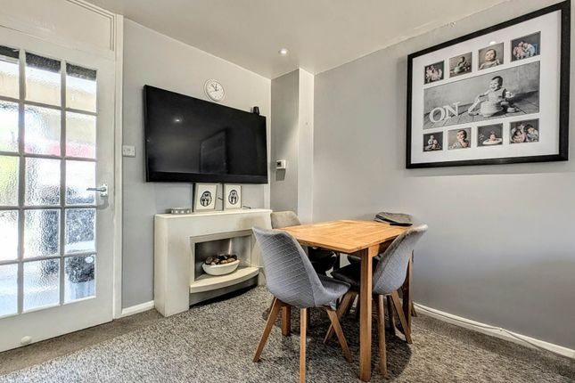 5, Amber Close, Bordon photo 4