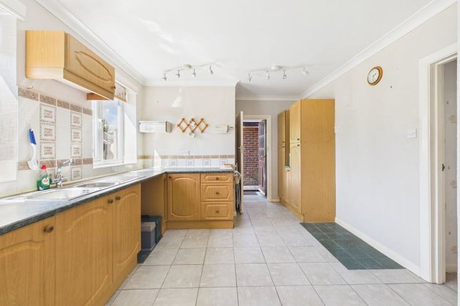 115, Aldsworth Avenue, Worthing photo 4