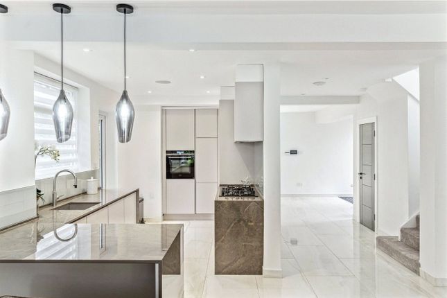Utopia, Oxhey Lane, PINNER photo 4