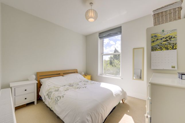 Flat for sale in Manor Mount, Forest Hill, London