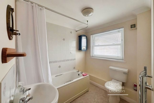 Flat 23, Solent Court,, Esplanade, Isle of Wight photo 4