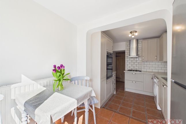 9 Lake View, High Street, Gresford photo 3