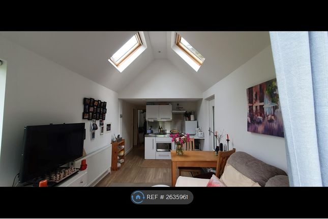 Lounge/Kitchenette