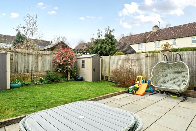 17, Arthur Road, Farnham photo 3