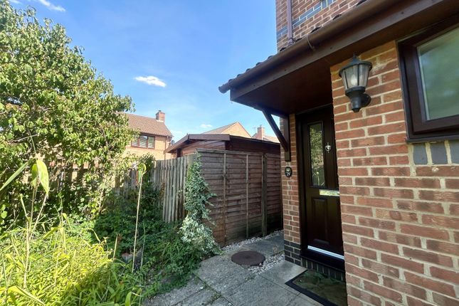 29 Hindemith Gardens, Milton Keynes photo 2