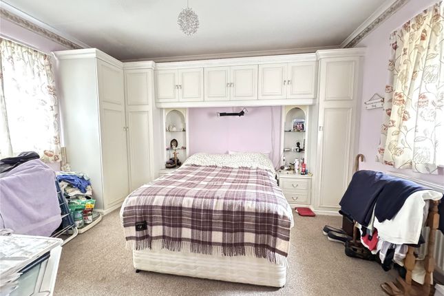 10, Vincent Close, New Milton photo 4