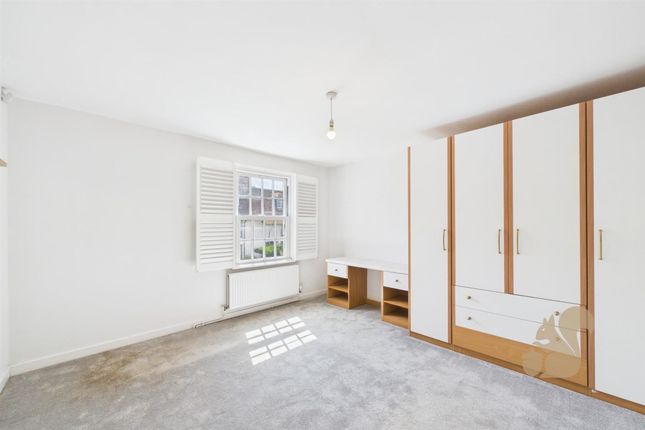 81 High Street, Ongar photo 4
