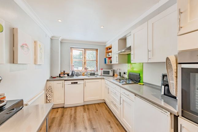 4, Wonham Place, Godstone photo 2