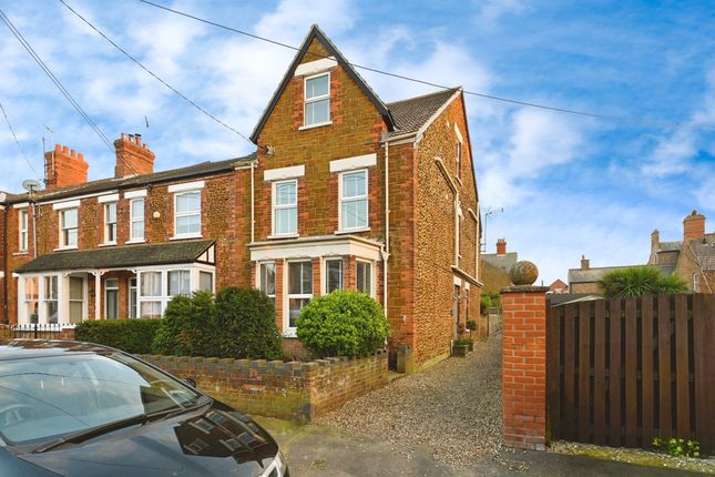 Thumbnail Terraced house for sale in Victoria Avenue, Hunstanton