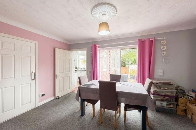 28 Hilton Crescent, Manchester photo 4