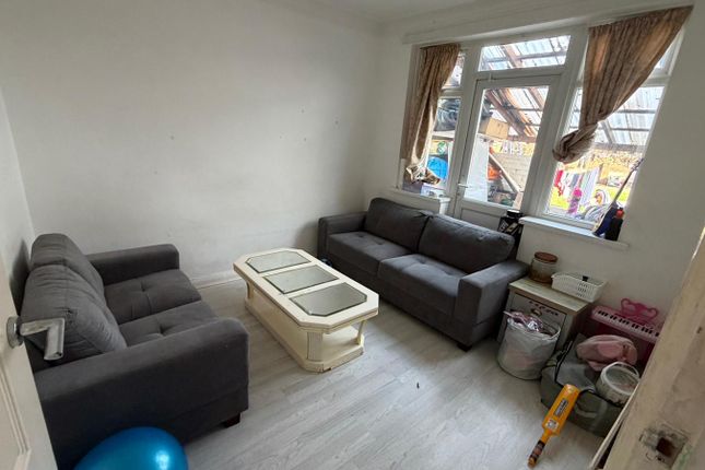 30, Lonsdale Road, Southall photo 2