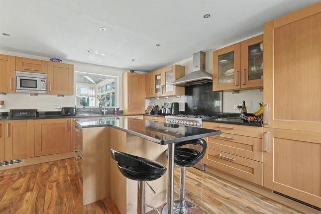 39, Caversham Park Avenue, Rayleigh photo 4