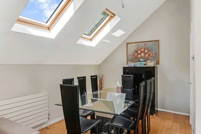5, Ridings Close, London photo 4