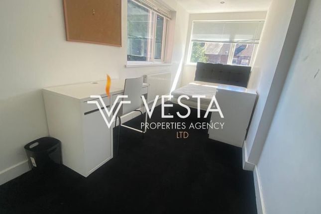 Room 2, 24 Harley Street, Coventry photo 4