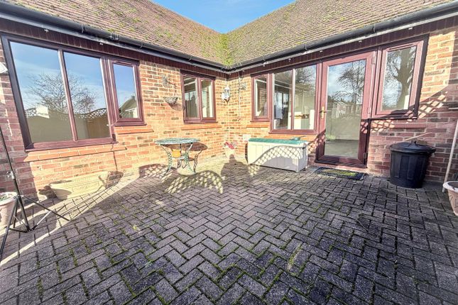 11, Knowles Green, Bletchley photo 4