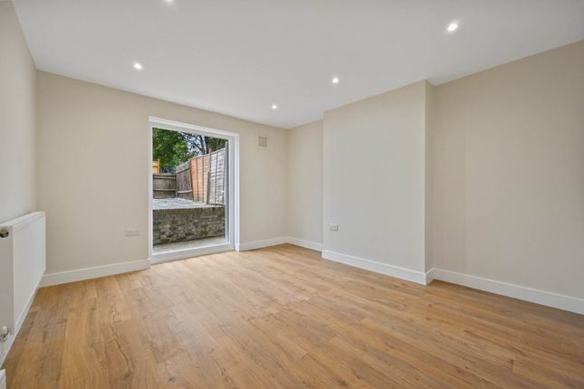 Coningham Road, London photo 3