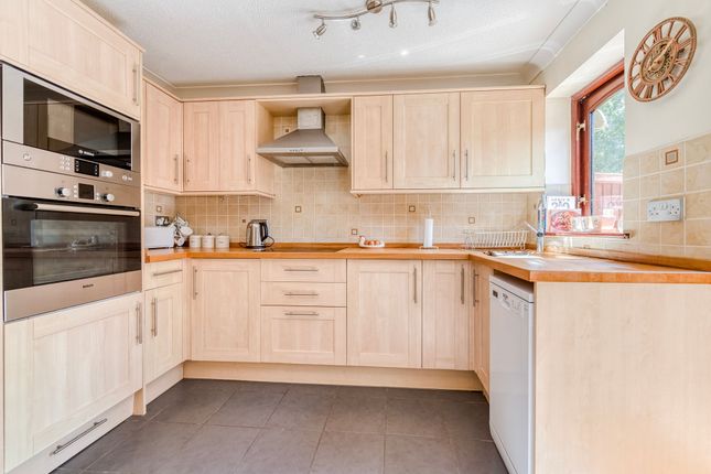 32 Beechlands Park, Norwich photo 3
