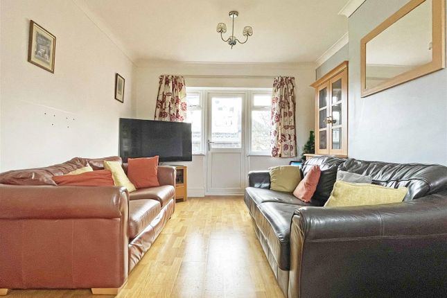 41, Nalla Gardens, Chelmsford photo 2
