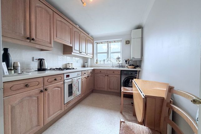 48, Riverview Gardens, Cobham photo 4