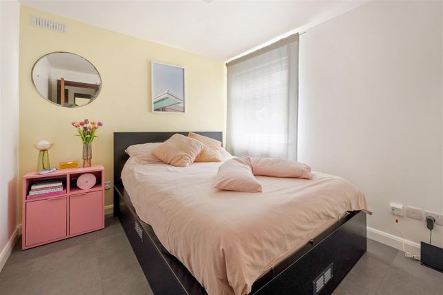 Flat 2, Phoenix Court, Chingford Avenue, Chingford photo 4