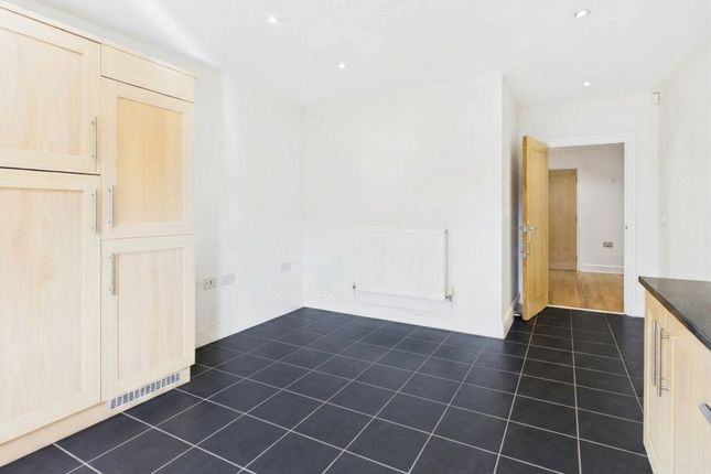 2 Tudor Court, 34, North Park, Gerrards Cross photo 2
