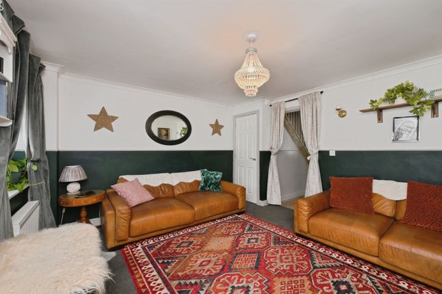 54, Terlings Avenue, HARLOW photo 4