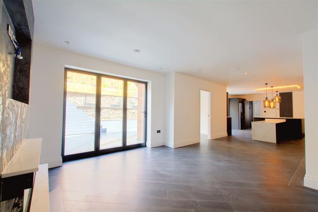 43, Bailey Drive, Nottingham photo 4