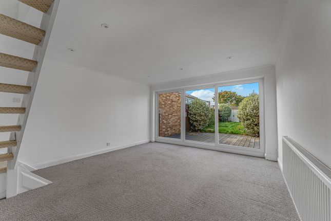 5 Fulwood Court, Long Lane, Staines-upon-Thames photo 3