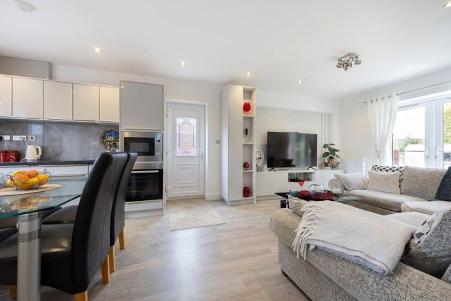 6, Kingsmead Close, Cheltenham photo 2