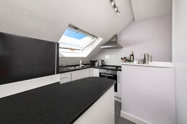14A, Collingbourne Road, Shepherd's Bush W12 photo 2