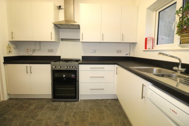 Room 3, 131, The Brent, Dartford photo 5