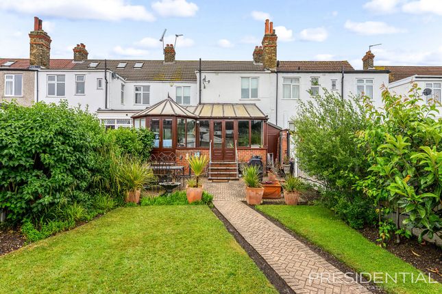 195 Woodford Avenue, Gants Hill photo 4