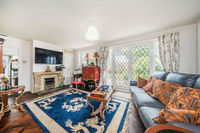10, Onslow Close, Thames Ditton photo 4