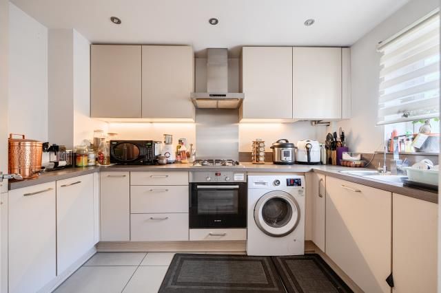 21, Padworth Avenue, Reading photo 4