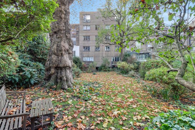 Studio flat on 10A, Regents Park Road, London, £450,000
