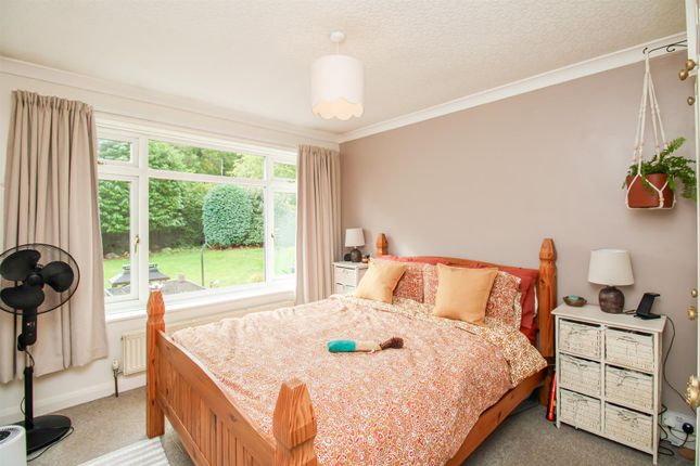 4, Lake Court, Wakefield photo 4