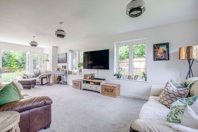 51 Wickfields, Princes Risborough photo 2