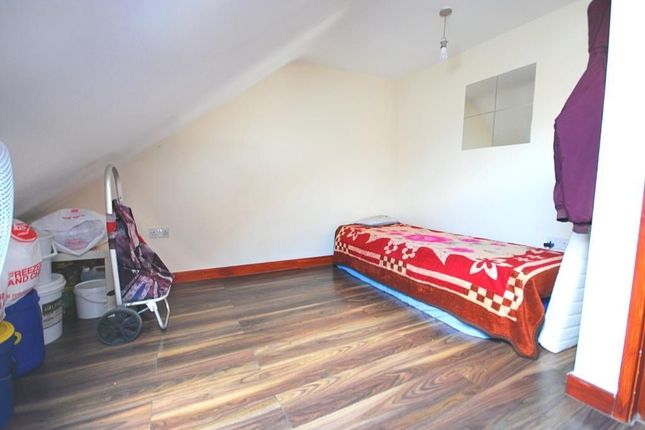 10A KATHLEEN AVENUE, WEMBLEY photo 5